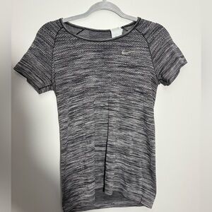 Nike Women's Black and Gray Short Sleeve Tee